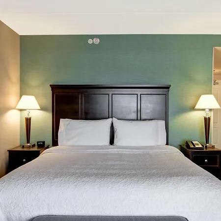 Hampton Inn By Hilton Toronto Airport Corporate Centre Exterior photo